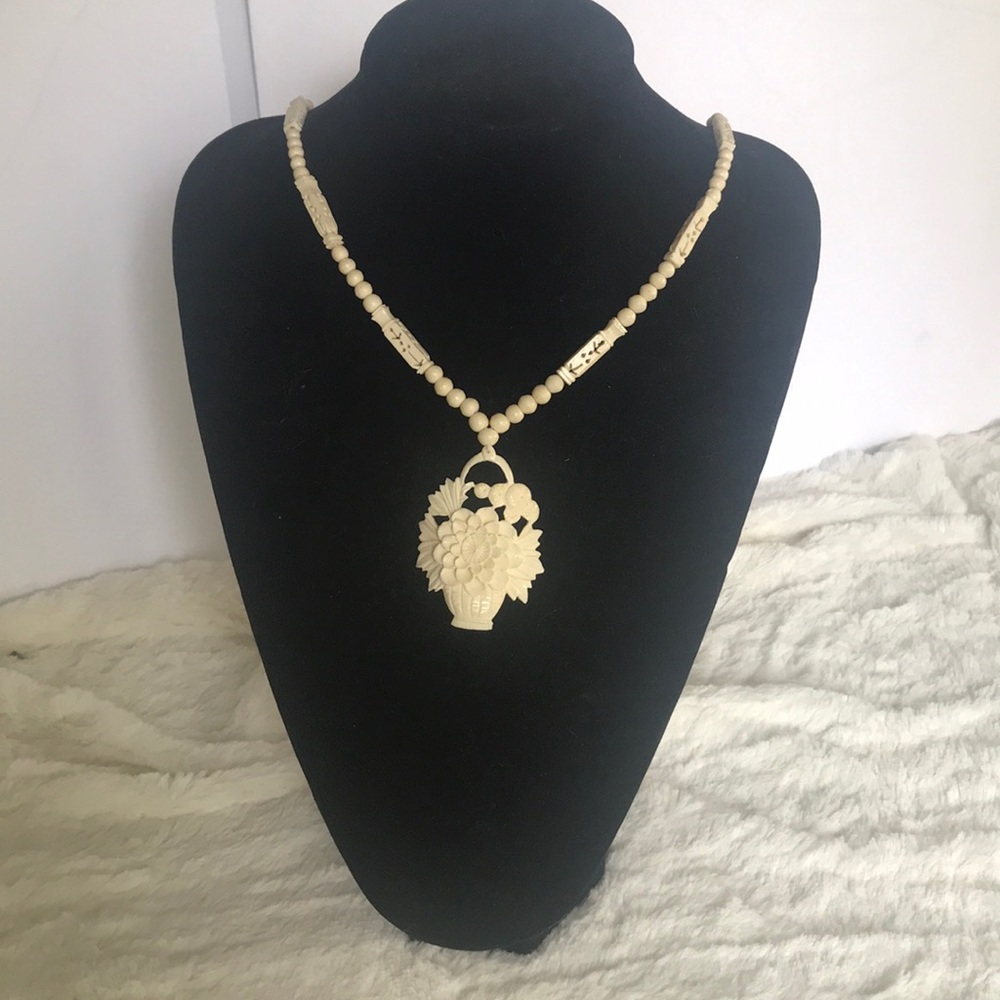 “VINTAGE” FLORAL BASKET” PENDANT Necklace. - Picture 4 of 16